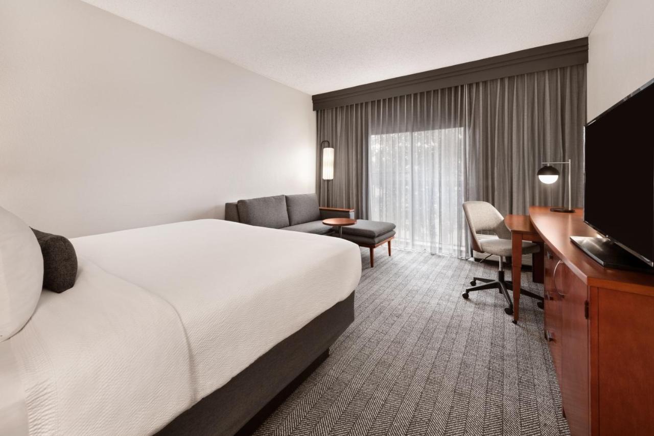 Отель Courtyard By Marriott Memphis Airport Экстерьер фото
