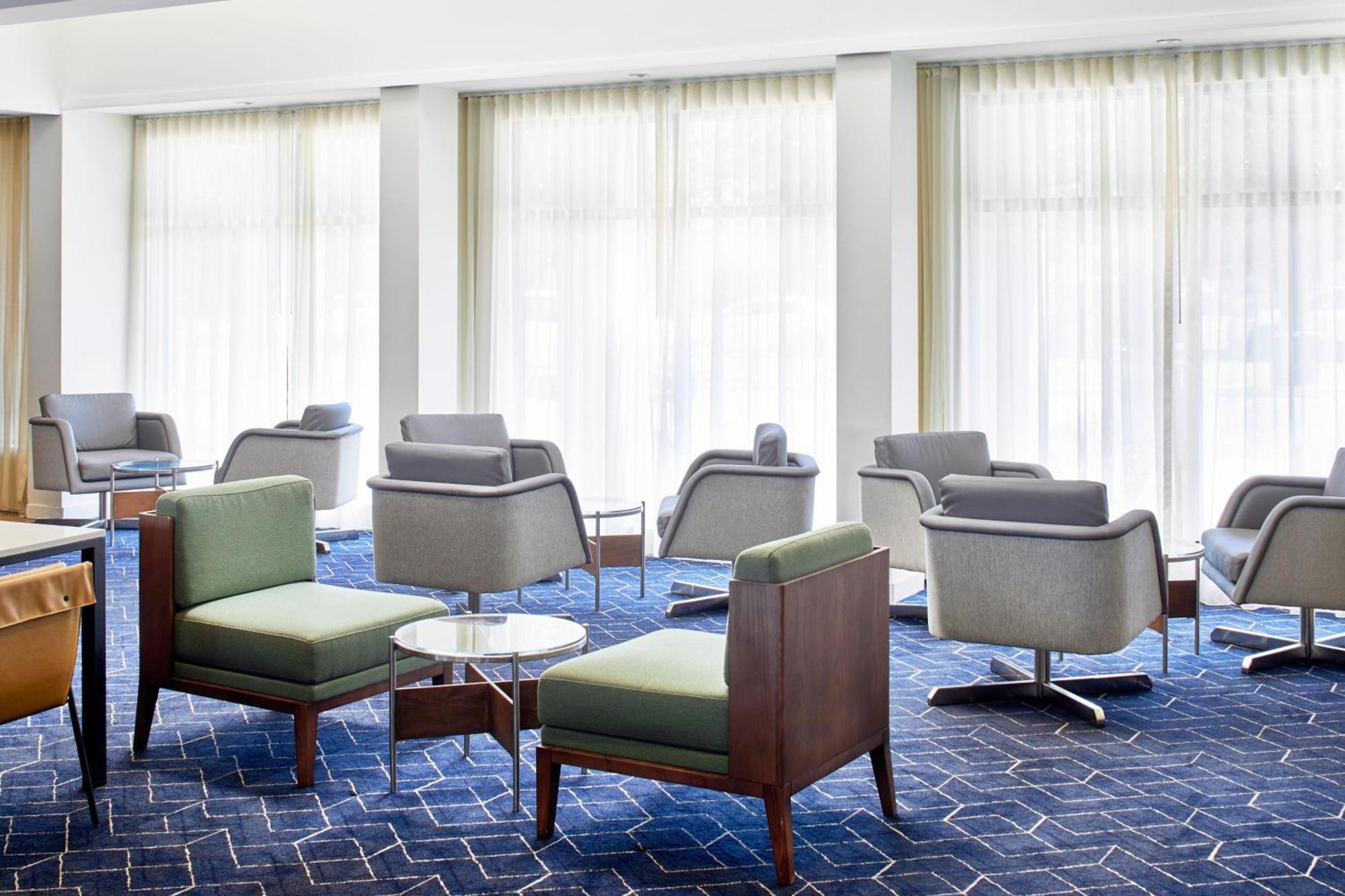 Отель Courtyard By Marriott Memphis Airport Экстерьер фото