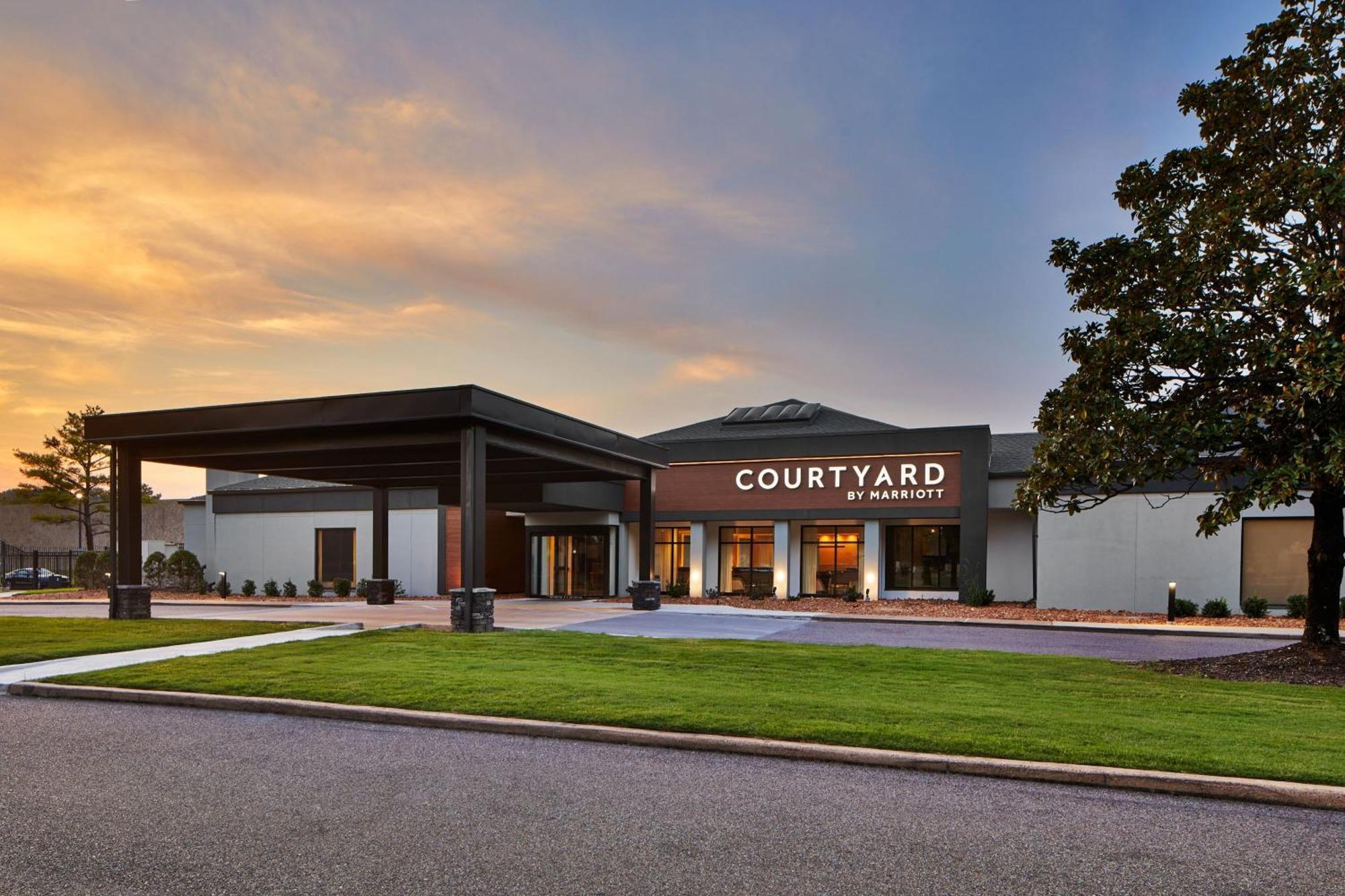 Отель Courtyard By Marriott Memphis Airport Экстерьер фото