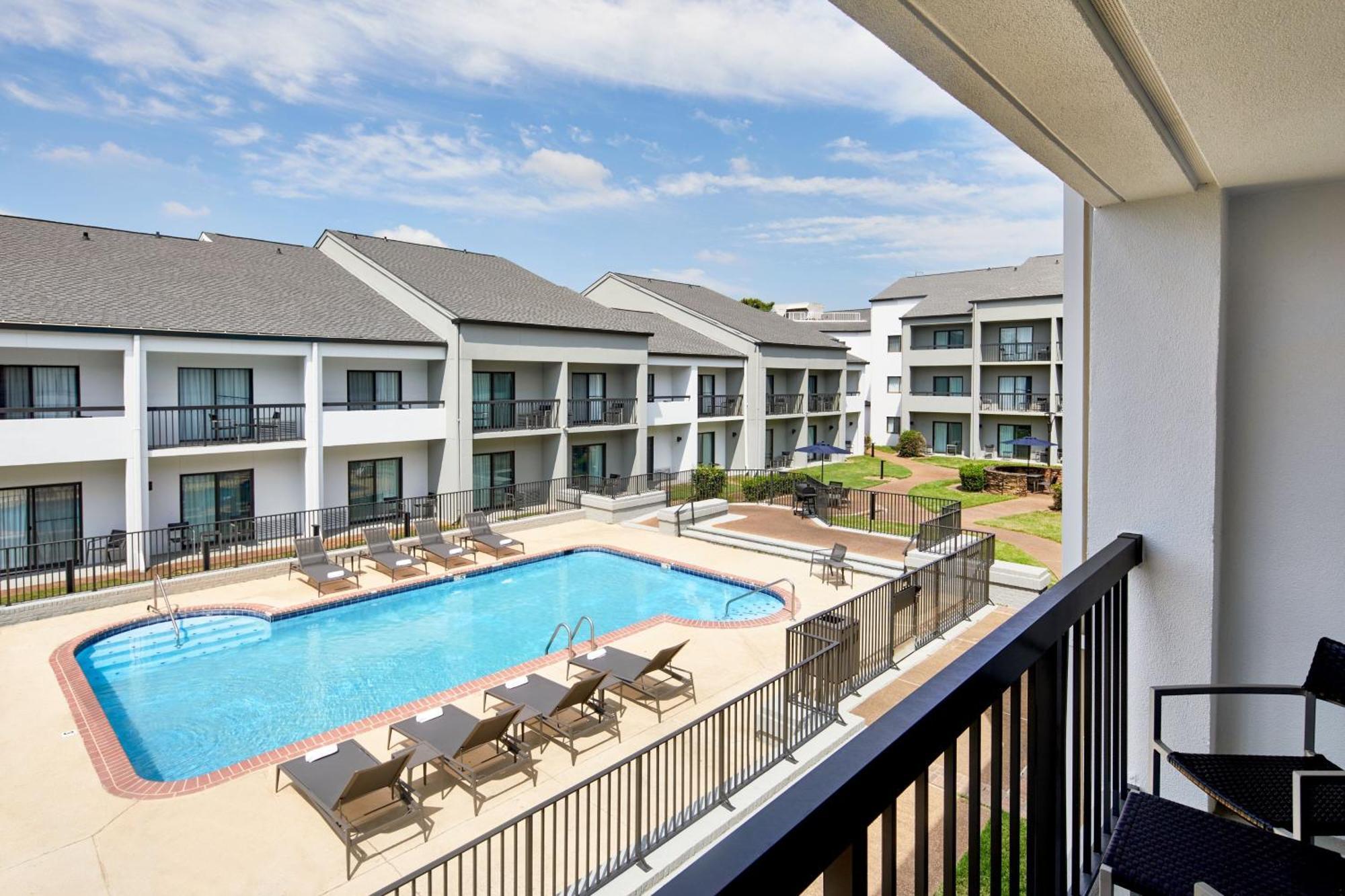 Отель Courtyard By Marriott Memphis Airport Экстерьер фото