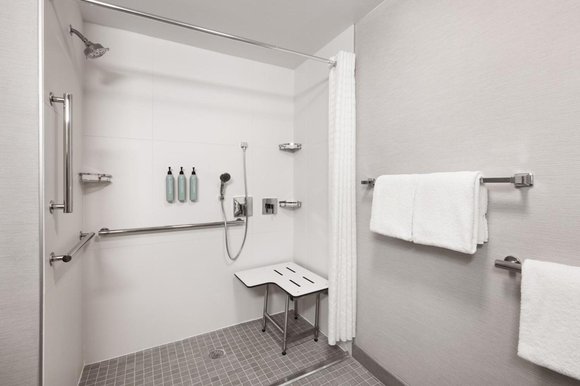 Отель Courtyard By Marriott Memphis Airport Экстерьер фото
