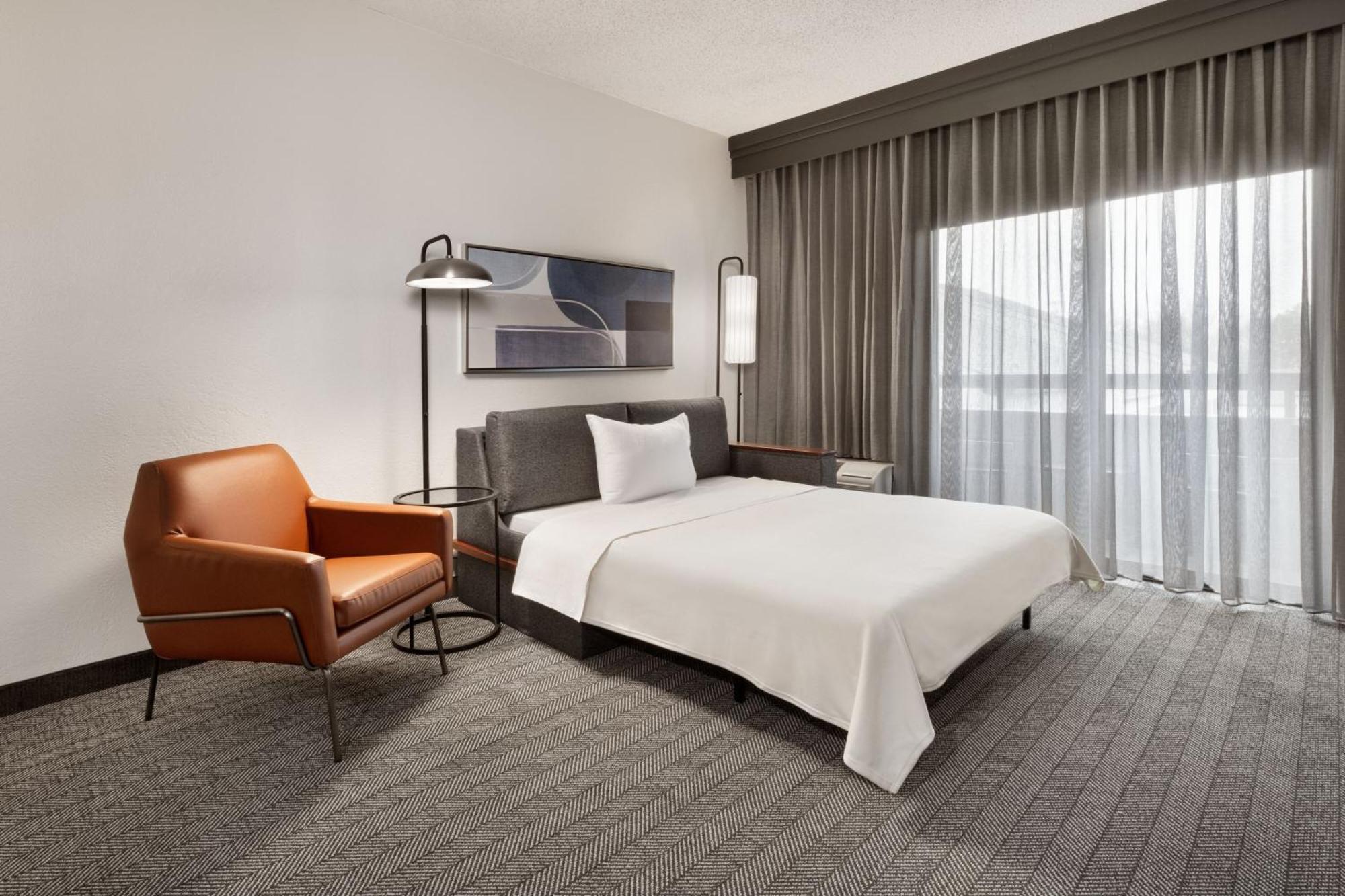 Отель Courtyard By Marriott Memphis Airport Экстерьер фото