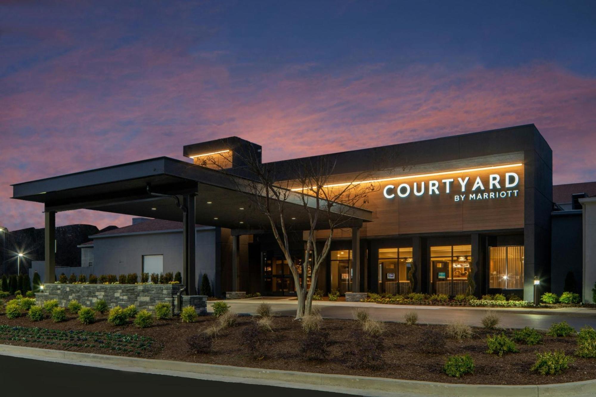 Отель Courtyard By Marriott Memphis Airport Экстерьер фото