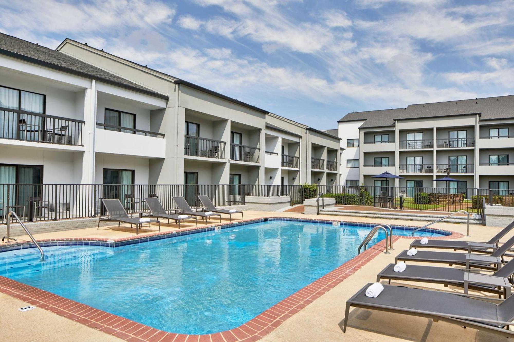 Отель Courtyard By Marriott Memphis Airport Экстерьер фото