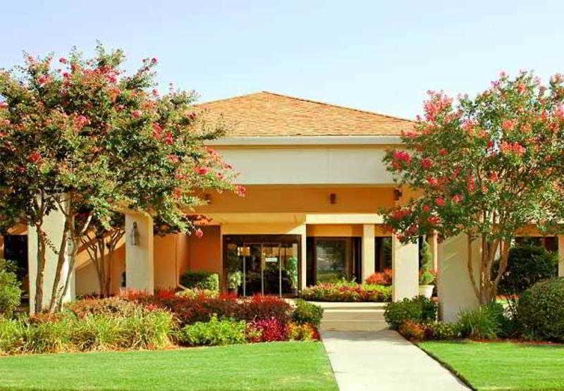 Отель Courtyard By Marriott Memphis Airport Экстерьер фото