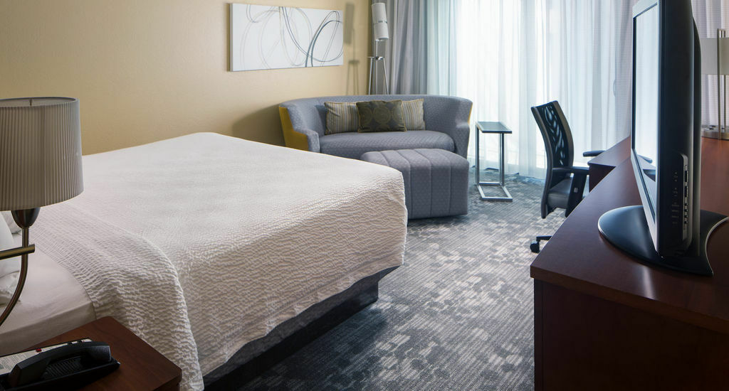 Отель Courtyard By Marriott Memphis Airport Экстерьер фото