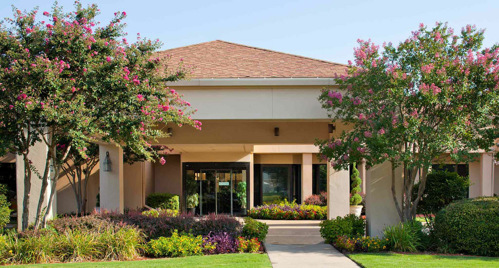 Отель Courtyard By Marriott Memphis Airport Экстерьер фото