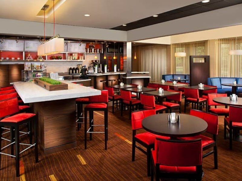 Отель Courtyard By Marriott Memphis Airport Экстерьер фото